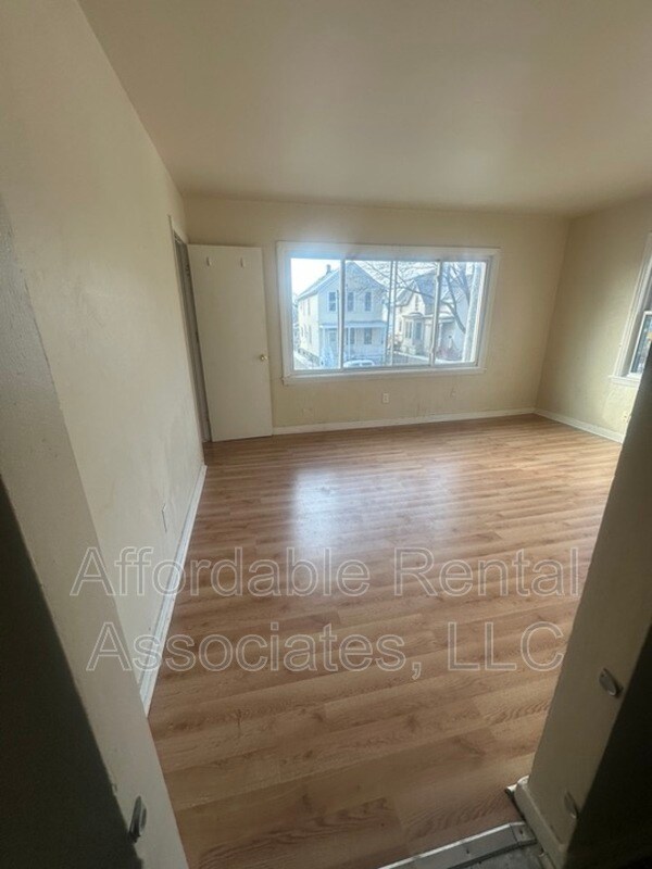 1406 W Walker St in Milwaukee, WI - Building Photo - Building Photo