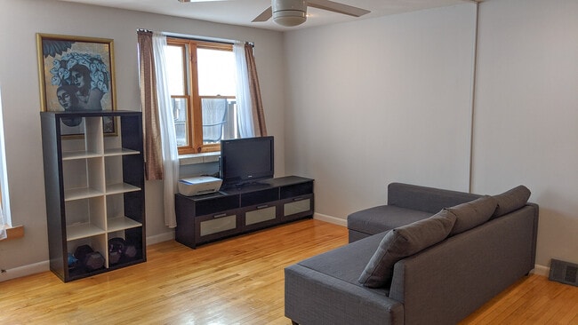 1017 N 4th St, Unit 2nd flr