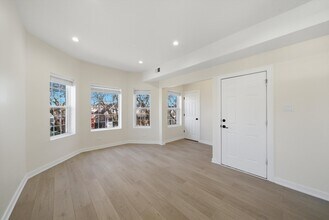 4957 W Superior St in Chicago, IL - Building Photo - Building Photo