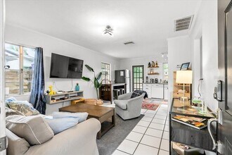 3901 Iroquois Ave in Sarasota, FL - Building Photo - Building Photo
