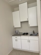 21322 Providencia St in Woodland Hills, CA - Building Photo - Building Photo