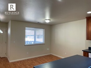 627 Valley Heart Ln in Central Point, OR - Building Photo - Building Photo