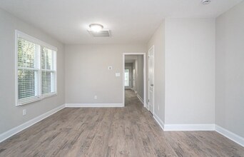 935 Fleetwood Dr in Fayetteville, NC - Building Photo - Building Photo