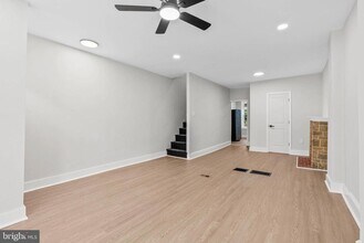 35 E Collom St in Philadelphia, PA - Building Photo - Building Photo