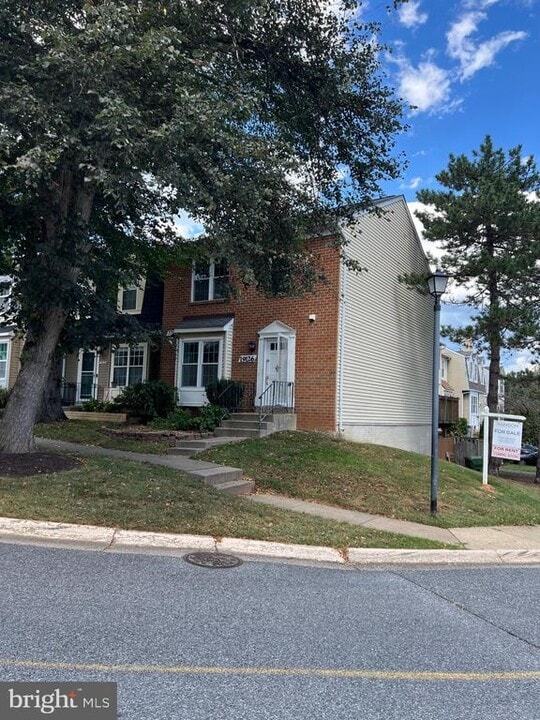 19126 Cherry Bend Dr in Germantown, MD - Building Photo