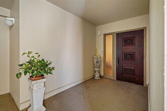 5000 Gulf Blvd, Unit 304 in St Pete Beach, FL - Building Photo - Building Photo