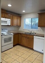 861 6th Ave SE, Unit 861 in Albany, OR - Foto de edificio - Building Photo