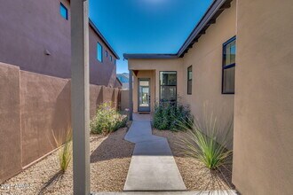813 E Paseo Way in Phoenix, AZ - Building Photo - Building Photo