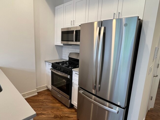 property at 822 N Winchester Ave