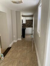 32 Hinckley St, Unit 1R in Somerville, MA - Building Photo - Building Photo