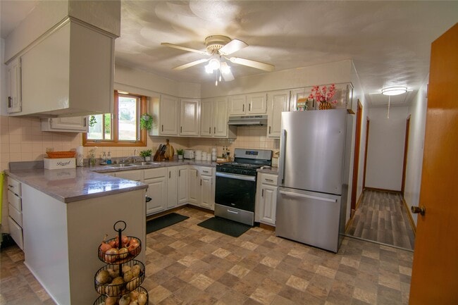 409 Milan Ave in Endicott, NY - Building Photo - Building Photo