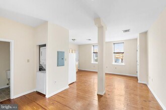 321-23 N Front St in Philadelphia, PA - Building Photo - Building Photo