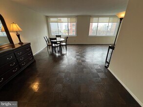 11801 Rockville Pike in North Bethesda, MD - Building Photo - Building Photo