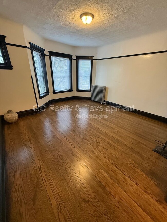 1450 E Marquette Rd in Chicago, IL - Building Photo - Building Photo