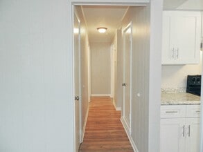 5611 Lafayette Ave in Maple Heights, OH - Building Photo - Building Photo