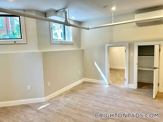 2 Ayr Rd, Unit C in Boston, MA - Building Photo - Building Photo