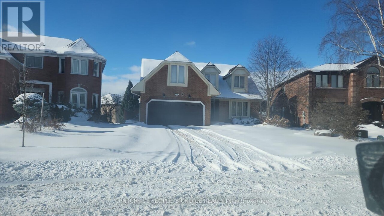 18 Falcon Ct in Cambridge, ON - Building Photo