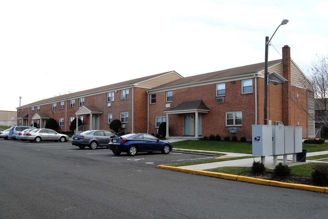 Polo Ridge Apartments in Burlington, NJ - Building Photo