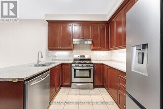 102 Everingham Cir in Brampton, ON - Building Photo - Building Photo