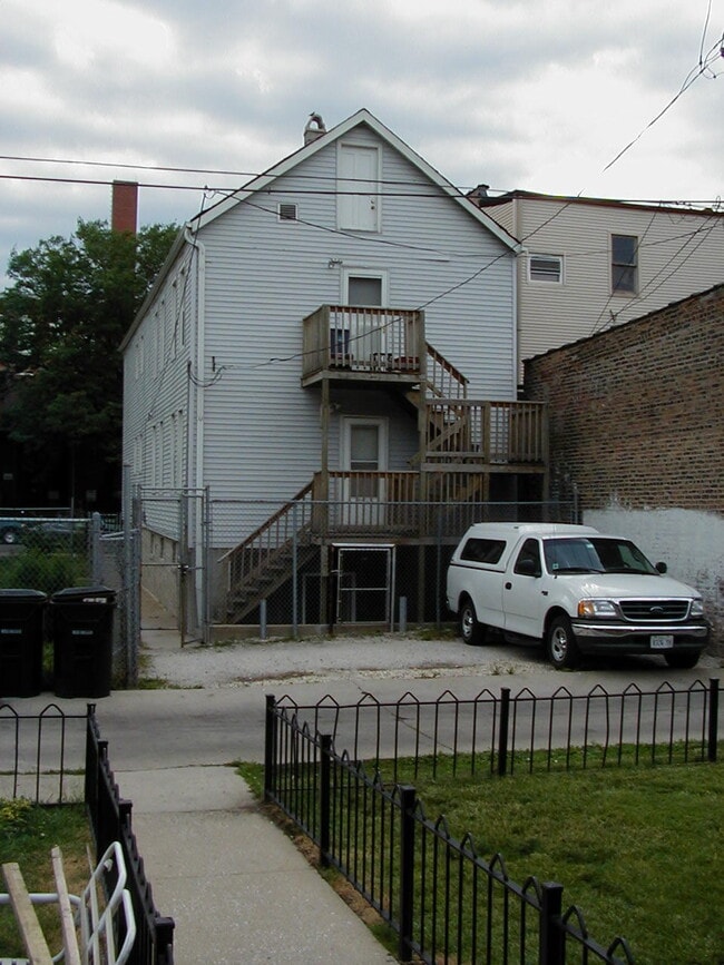 745 N Throop St, Unit #1 in Chicago, IL - Building Photo - Building Photo