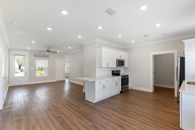 160 Bradford Ct in Freeport, FL - Building Photo - Building Photo