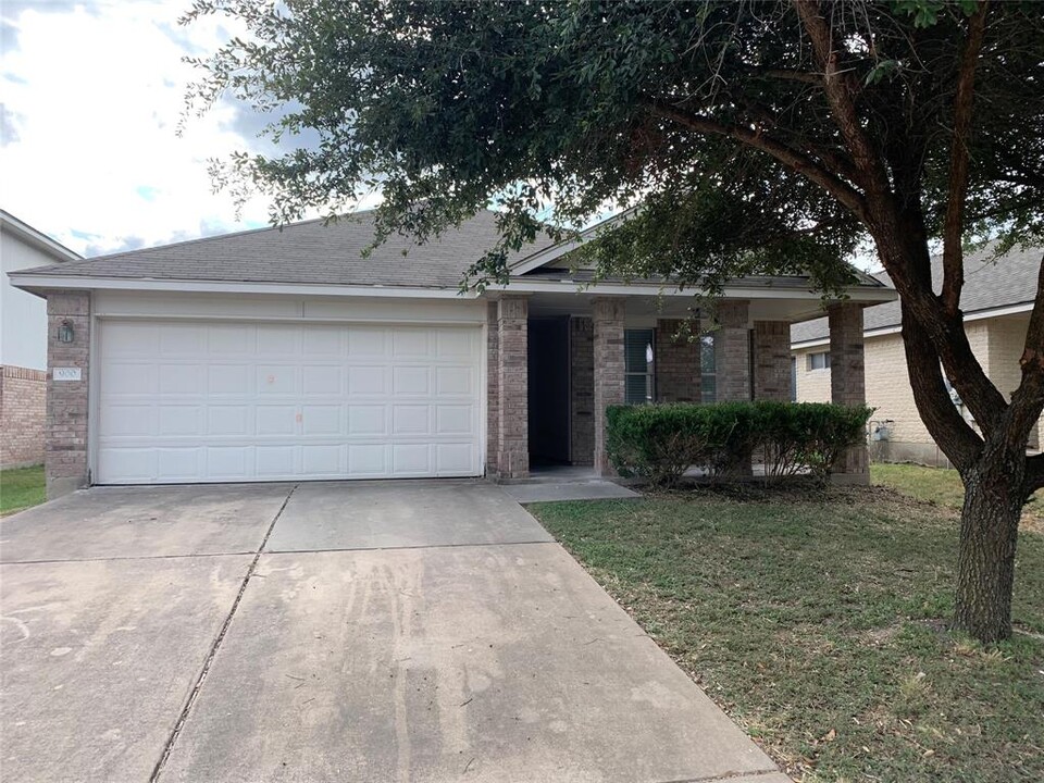 900 Sweet Leaf Ln in Pflugerville, TX - Building Photo