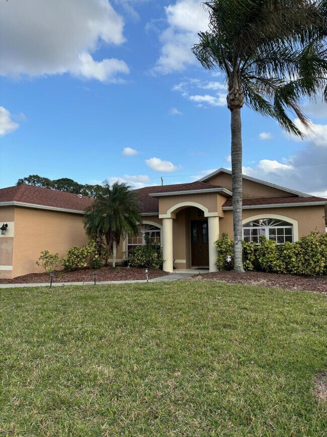 6867 NW Brookhaven Ave in Port St. Lucie, FL - Building Photo - Building Photo