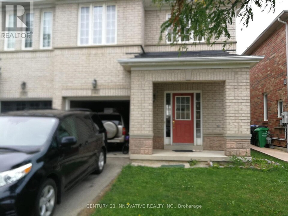 41 Hollingsworth Cir in Brampton, ON - Building Photo