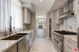 323 N Palm Dr-Unit -3 in Beverly Hills, CA - Building Photo - Building Photo