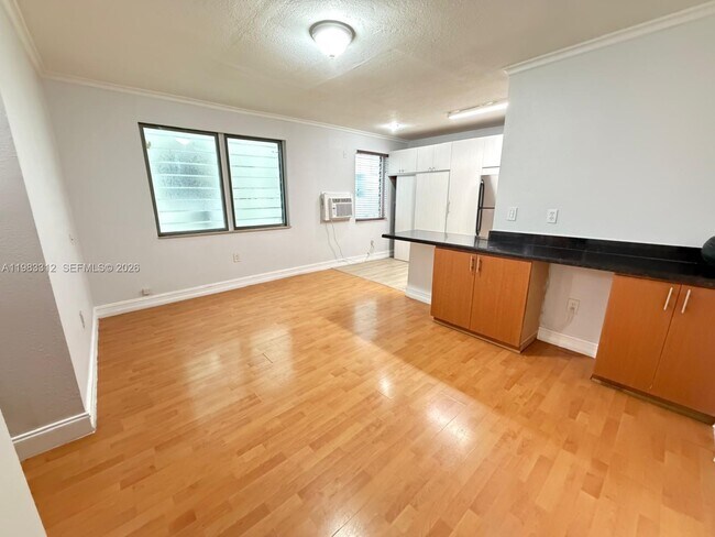 7928 Harding Ave in Miami Beach, FL - Foto de edificio - Building Photo