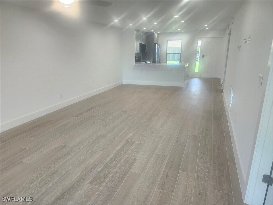 141 Cypress Way E in Naples, FL - Building Photo