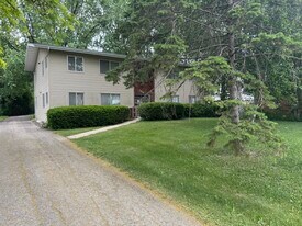 1810 20th Street Ct, Unit Unit# D in Monroe, WI - Building Photo