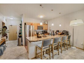2850 Cedar Ave S in Minneapolis, MN - Building Photo