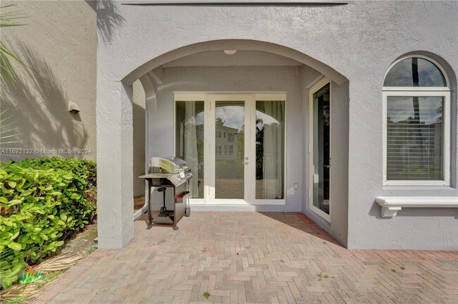 3102 NE 210th Ter in Aventura, FL - Foto de edificio - Building Photo