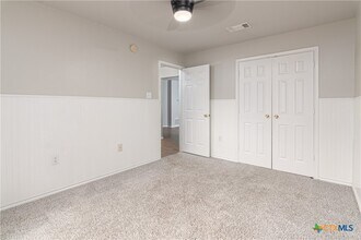 121 Castlewood Dr in Seguin, TX - Building Photo - Building Photo