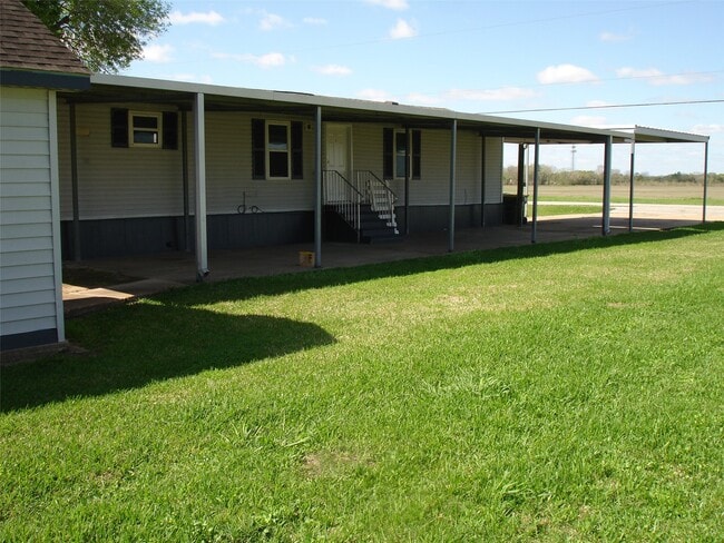 4201 Wells Dr in Pearland, TX - Building Photo - Building Photo