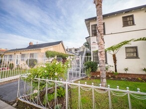 6416 W. Fountain Ave in Los Angeles, CA - Building Photo - Building Photo