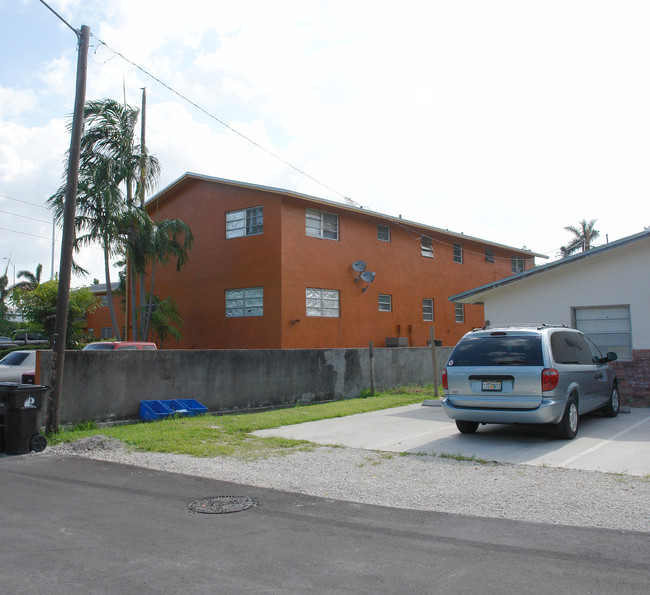 2830 SW 19th Ter in Fort Lauderdale, FL - Foto de edificio - Building Photo