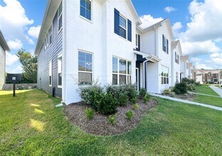 2234 Memory Oaks Dr in Tomball, TX - Foto de edificio - Building Photo