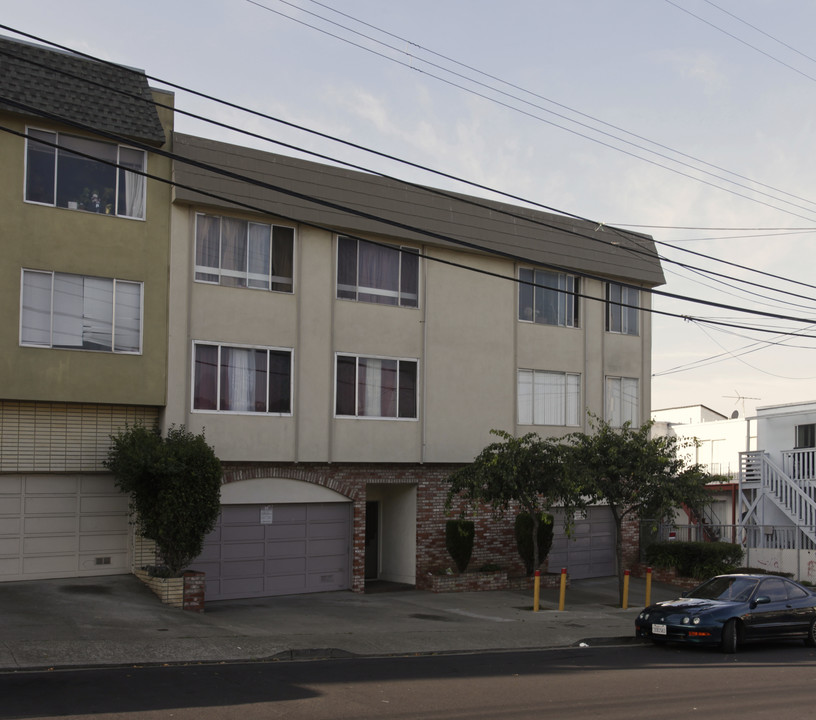 550 Lisbon St in Daly City, CA - Building Photo