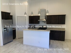6016 Ermemin Ave NW in Albuquerque, NM - Building Photo - Building Photo