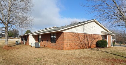 Medical Park Apartments in Edgefield, SC - Building Photo - Building Photo