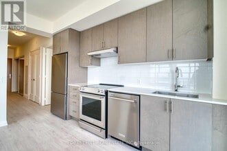8960-8960 Jane St in Vaughan, ON - Building Photo - Building Photo
