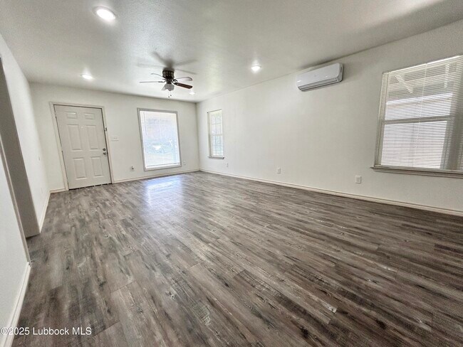 1912 21st St in Lubbock, TX - Foto de edificio - Building Photo