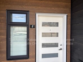 320 Mills Rd in Kelowna, BC - Building Photo - Building Photo