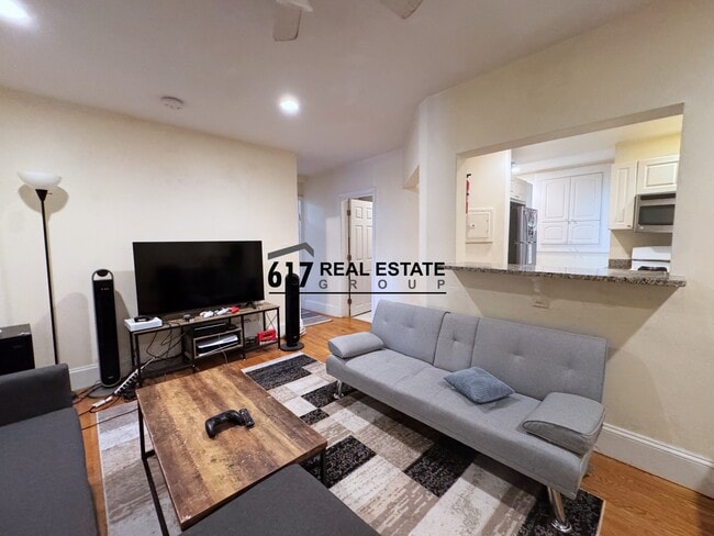 56 Egmont St, Unit 3 in Brookline, MA - Building Photo - Building Photo