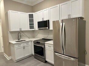 76 Manhattan Ave in Jersey City, NJ - Building Photo - Building Photo