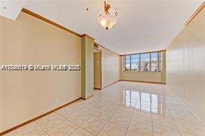 2025 NE 164th St in North Miami Beach, FL - Building Photo - Building Photo