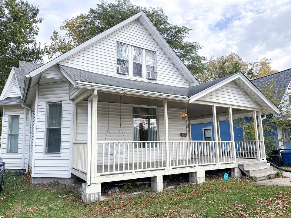 1325 24th St, Unit 2 in Des Moines, IA - Building Photo