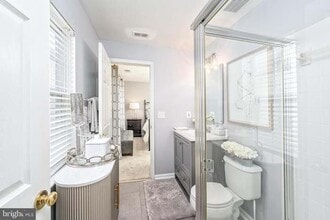 9050 Gracious End Ct, Unit 201 in Columbia, MD - Building Photo - Building Photo